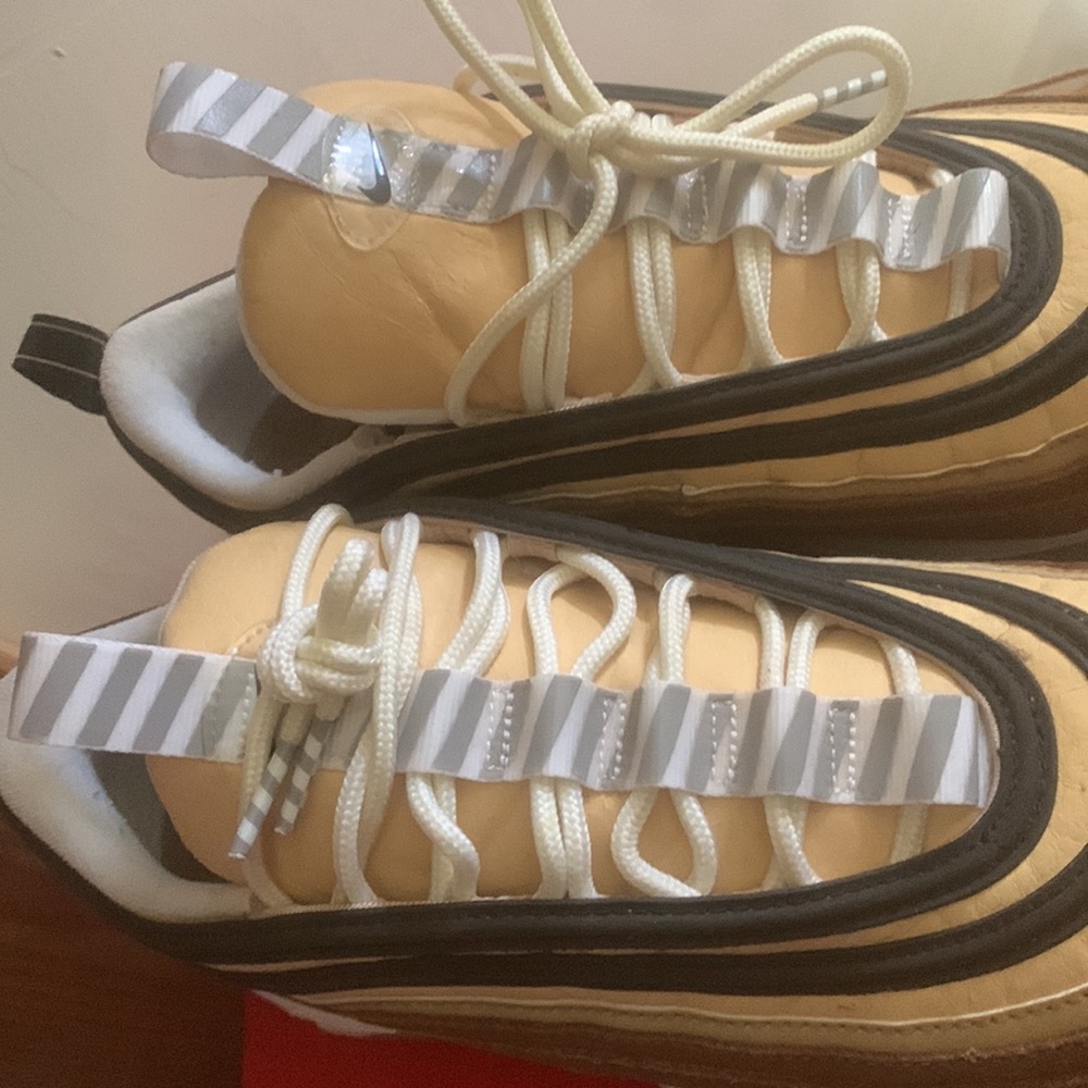 Nike - Picture 6 of 8